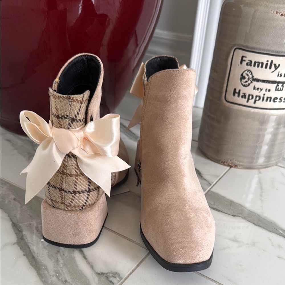 Elegant Beige Ankle Boots